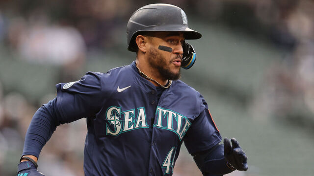 CHICAGO, ILLINOIS - MAY 21: Julio Rodríguez #44 of the Seattle Mariners runs to first base against the Chicago White Sox at Rate Field on May 21, 2025 in Chicago, Illinois.