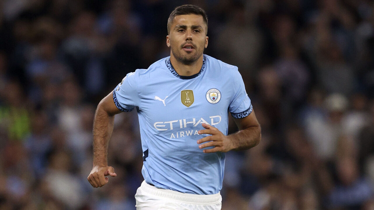 MANCHESTER, ENGLAND - MAY 20: Rodri of Manchester City running during the Premier League match between Manchester City FC and AFC Bournemouth at Etihad Stadium on May 20, 2025 in Manchester, England.