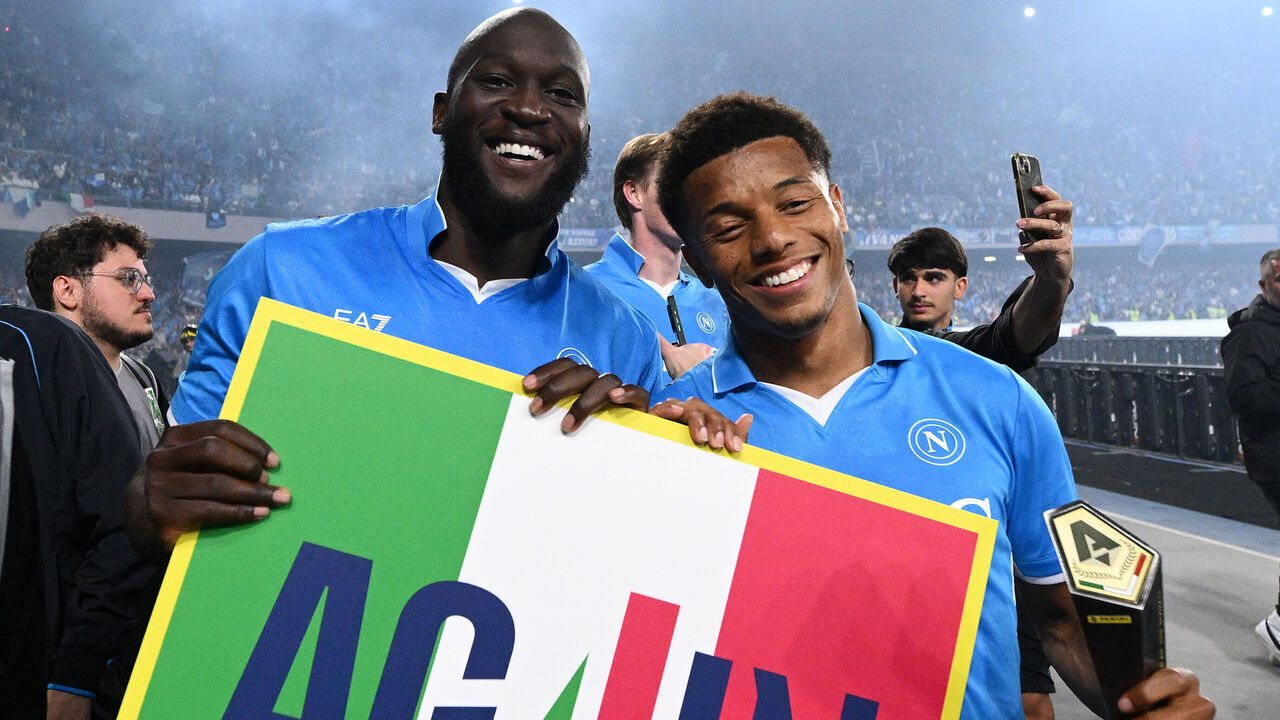 NAPLES, ITALY - MAY 23: Romelu Lukaku and David Neres of Napoli celebrates at the end of the Serie A match between Napoli and Cagliari at Stadio Diego Armando Maradona on May 23, 2025 in Naples, Italy.
