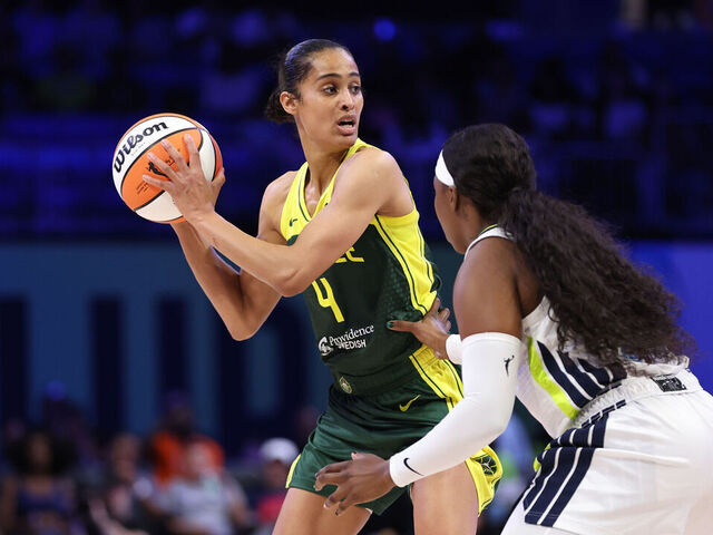 ARLINGTON, TX - MAY 19: Skylar Diggins-Smith #4 of the Seattle Storm handles the ball during the game against the Dallas Wings on May 19, 2025 at the College Park Center in Arlington, TX. Mandatory Copyright Notice: Copyright 2025 NBAE