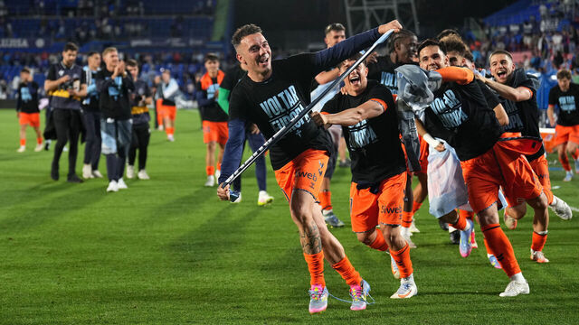 GETAFE, SPAIN - MAY 24: Iago Aspas of Celta Vigo celebrates with team mates after qualifying for the UEFA Europa League following victory in the LaLiga match between Getafe CF and RC Celta de Vigo at Coliseum Alfonso Perez on May 24, 2025 in Getafe, Spain.