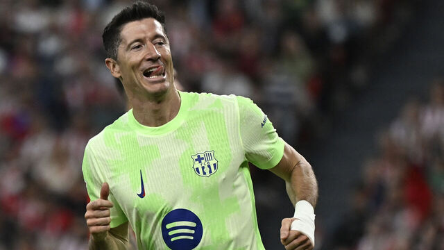 Barcelona's Polish forward #09 Robert Lewandowski celebrates scoring his second goal during the Spanish league football match between Athletic Club Bilbao and FC Barcelona at San Mames Stadium in Bilbao, on May 25, 2025.
