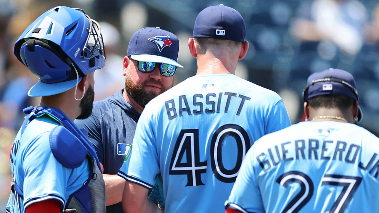 TAMPA, FL - MAY 25: Manager John Schneider #14 of the Toronto Blue Jays talks with Chris Bassitt #40 in the fifth inning during the game between the Toronto Blue Jays and the Tampa Bay Rays at George M. Steinbrenner Field on Sunday, May 25, 2025 in Tampa, Florida.