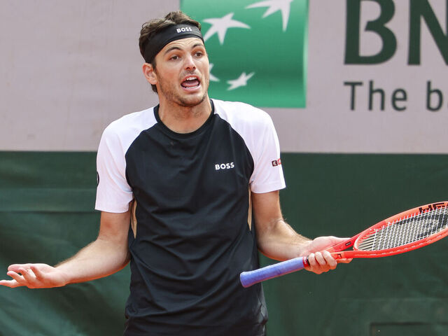 26 May 2025, France, Paris: Tennis: Grand Slam, ATP Tour, French Open, Men, Singles, 1st round. Altmaier (Germany) - Fritz (USA). Taylor Fritz reacts disappointed. Photo: Frank Molter/dpa