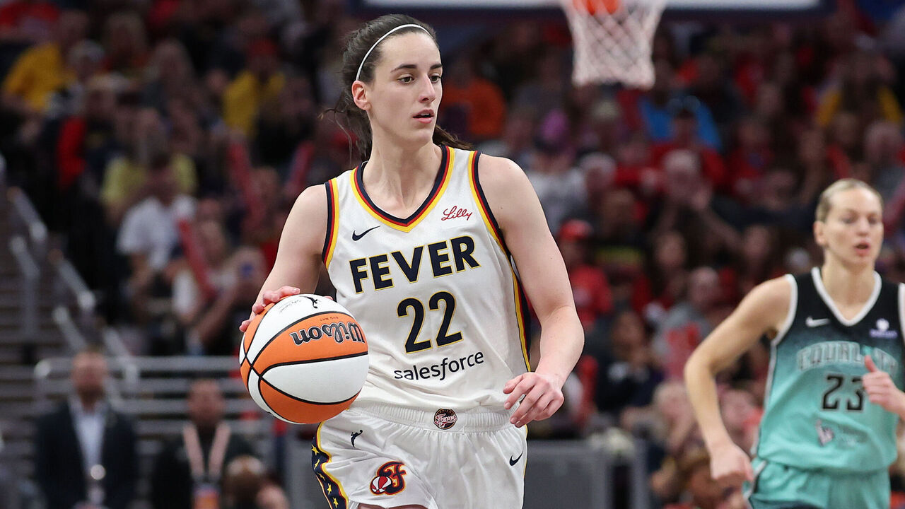 INDIANAPOLIS, INDIANA - MAY 24: Caitlin Clark #22 of the Indiana Fever dribbles the ball against the New York Liberty at Gainbridge Fieldhouse on May 24, 2025 in Indianapolis, Indiana.