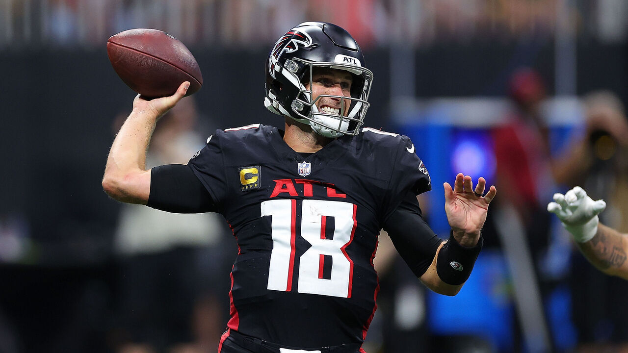 ATLANTA, GEORGIA - SEPTEMBER 08: Kirk Cousins #18 of the Atlanta Falcons looks to pass against the Pittsburgh Steelers during the third quarter at Mercedes-Benz Stadium on September 08, 2024 in Atlanta, Georgia.