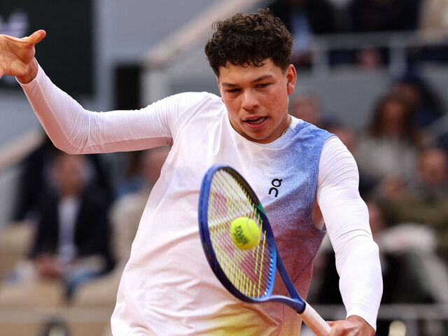 US Ben Shelton plays a backhand return to Italy's Lorenzo Sonego during their men's singles match on day 1 of the French Open tennis tournament on Court Philippe-Chatrier at the Roland-Garros Complex in Paris on May 25, 2025.