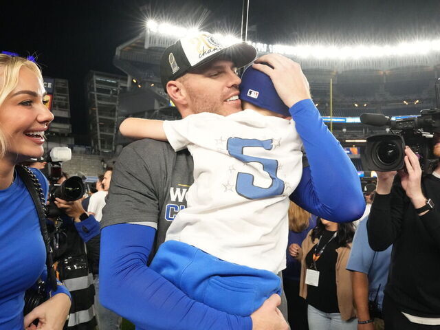 Freeman, wife donate $1M to hospital that treated their son | theScore.com