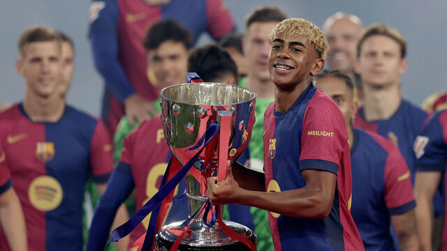 BARCELONA, SPAIN - MAY 18: Lamine Yamal of FC Barcelona celebrates the championship with the trophy during the LaLiga EA Sports match between FC Barcelona v Villarreal at the Lluis Companys Olympic Stadium on May 18, 2025 in Barcelona Spain