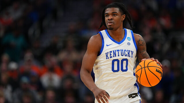 MILWAUKEE, WISCONSIN - MARCH 23: Otega Oweh #00 of the Kentucky Wildcats dribbles against the Illinois Fighting Illini during the second round of the 2025 NCAA Men's Basketball Tournament held at Fiserv Forum on March 23, 2025 in Milwaukee, Wisconsin.