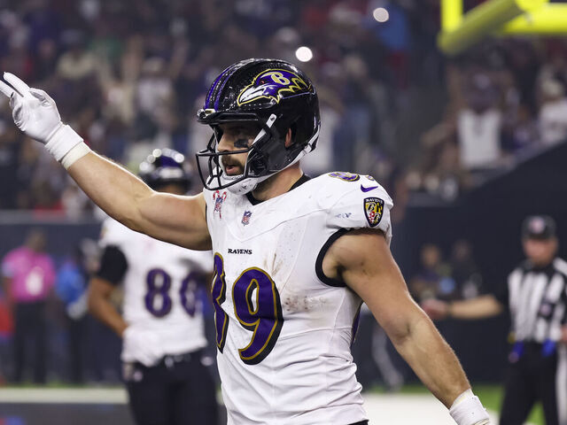 HOUSTON, TX - DECEMBER 25: Baltimore Ravens tight end Mark Andrews (89) scores a touchdown in the third quarter during the NFL game between the Baltimore Ravens and Houston Texans on December 25, 2024 at NRG Stadium in Houston, Texas.