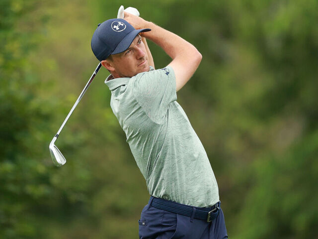 Spieth ignores caddie's smart advice, birdies from rough | theScore
