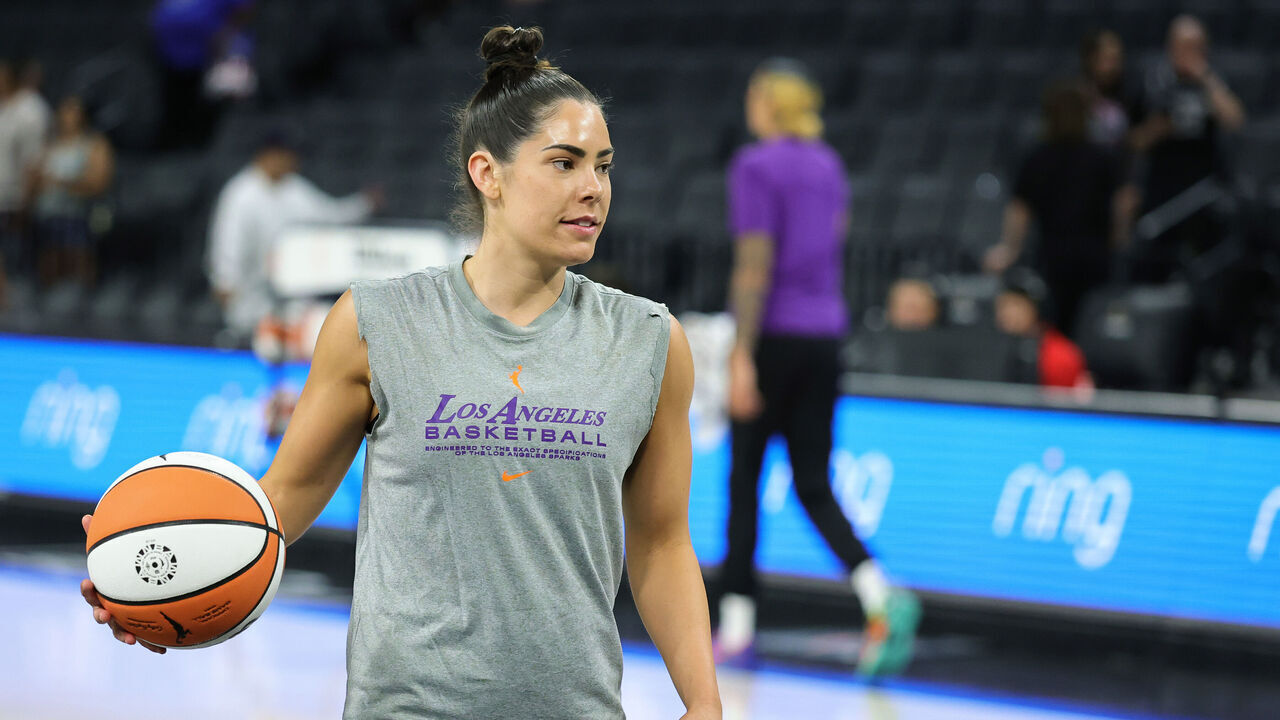 LAS VEGAS, NEVADA - MAY 30: Kelsey Plum #10 of the Los Angeles Sparks warms up before a game against the Las Vegas Aces at Michelob ULTRA Arena on May 30, 2025 in Las Vegas, Nevada.