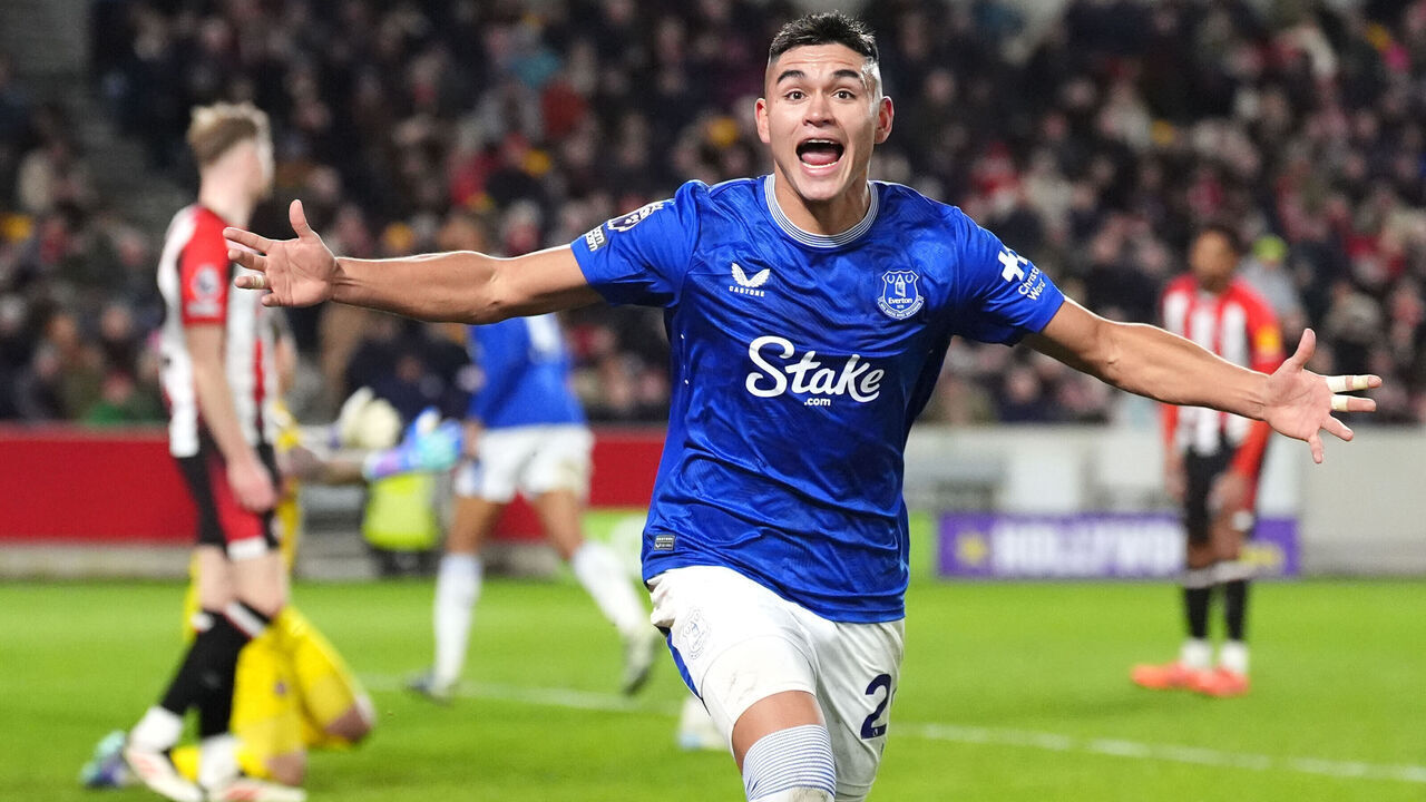 Everton's Carlos Alcaraz celebrates their side's first goal of the game, scored by Jake O'Brien during the Premier League match at Gtech Community Stadium, London. Picture date: Wednesday February 26, 2025.