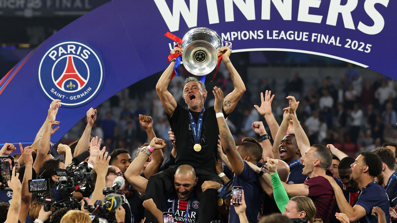 31 May 2025, Bavaria, Munich: Soccer: Champions League, Paris Saint-Germain - Inter Milan, Final, Munich Football Arena, Coach Luis Enrique of Paris celebrates with the Champions League trophy after winning the final. Photo: Christian Charisius/dpa