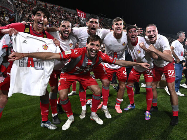 LA SPEZIA, ITALY - JUNE 01: Players of Cremonese celebrates at the end of the match of the Serie B Play Off Final First Leg Pmatch between Spezia and Cremonese at Stadio Alberto Picco on June 01, 2025 in La Spezia, Italy.