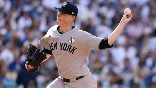 LOS ANGELES, CALIFORNIA - JUNE 01: Ryan Yarbrough #33 of the New York Yankees throws a pitch during the third inning against the Los Angeles Dodgers at Dodger Stadium on June 01, 2025 in Los Angeles, California.