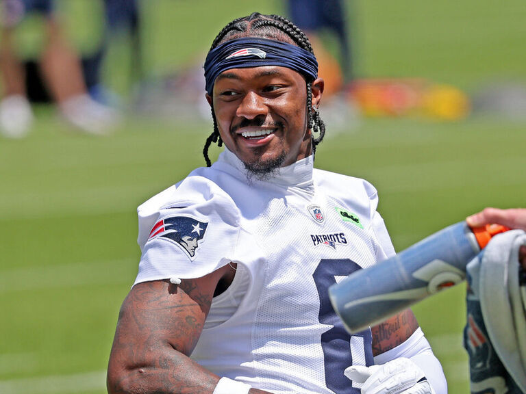 Diggs attends first Patriots practice since viral boat video | theScore.com