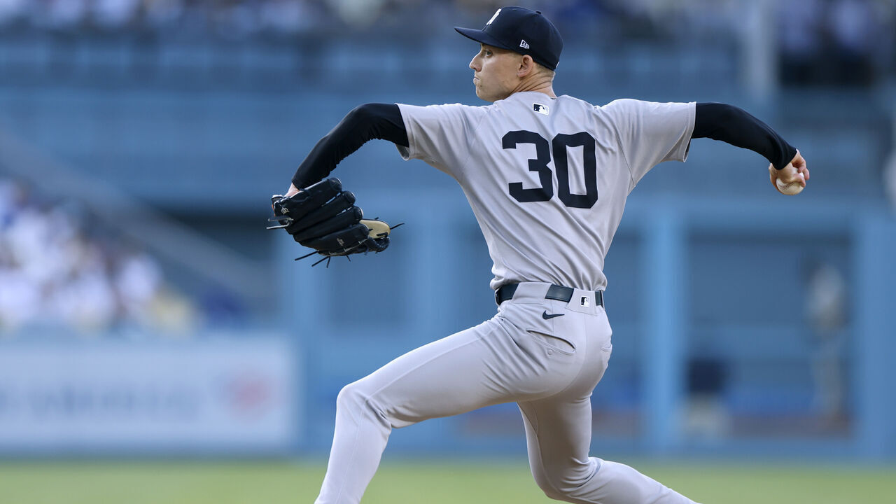 LOS ANGELES, CALIFORNIA - MAY 31: Luke Weaver #30 of the New York Yankees pitches during an 18-2 loss to the Los Angeles Dodgers at Dodger Stadium on May 31, 2025 in Los Angeles, California.