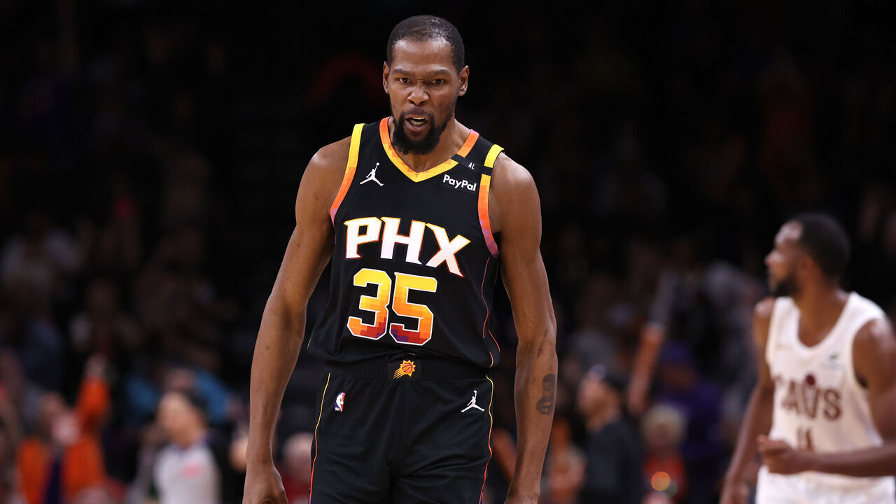 PHOENIX, ARIZONA - MARCH 21: Kevin Durant #35 of the Phoenix Suns reacts after hitting a three point basket during the second half against the Cleveland Cavaliers at PHX Arena on March 21, 2025 in Phoenix, Arizona.
