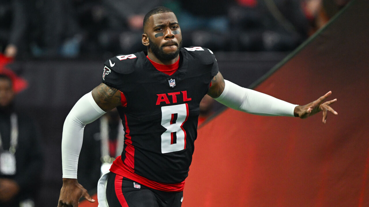 ATLANTA, GA DECEMBER 01: Atlanta tight end Kyle Pitts (8) reacts during pre-game introductions prior to the start of the NFL game between the Los Angeles Chargers and the Atlanta Falcons on December 1st, 2024 at Mercedes-Benz Stadium in Atlanta, GA.