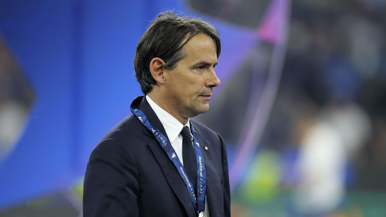 MUNICH, GERMANY - MAY 31: Simone Inzaghi, Head Coach of FC Internazionale Milano looks dejected after defeat in the UEFA Champions League Final 2025 between Paris Saint-Germain and FC Internazionale Milano at Munich Football Arena on May 31, 2025 in Munich, Germany.