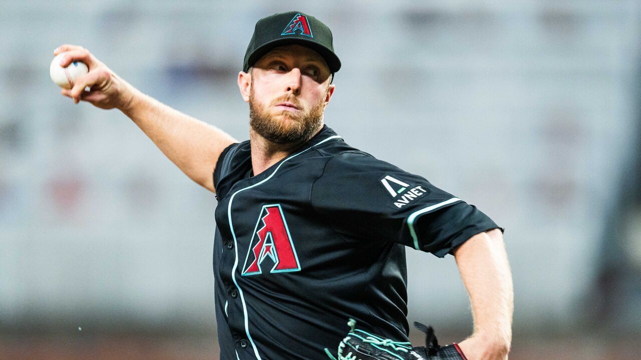 ATLANTA, GA - JUNE 4: Merrill Kelly #29 of the Arizona Diamondbacks pitches in the sixth inning against the Atlanta Braves at Truist Park on June 4, 2025 in Atlanta, Georgia.
