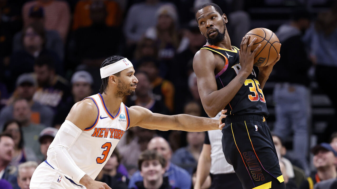 PHOENIX, ARIZONA - DECEMBER 15: Kevin Durant #35 of the Phoenix Suns posts up on Josh Hart #3 of the New York Knicks during the game at Footprint Center on December 15, 2023 in Phoenix, Arizona. The Knicks defeated the Suns 139-122.