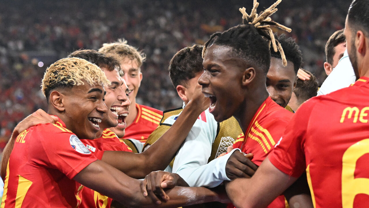 Spain's team, including Spain's forward #19 Lamine Yamal and Spain's forward #11 Nico Williams celebrates scoring the team's fourth goal during the UEFA Nations League semi-final football match between Spain and France in Stuttgart, southwestern Germany, on June 5, 2025.