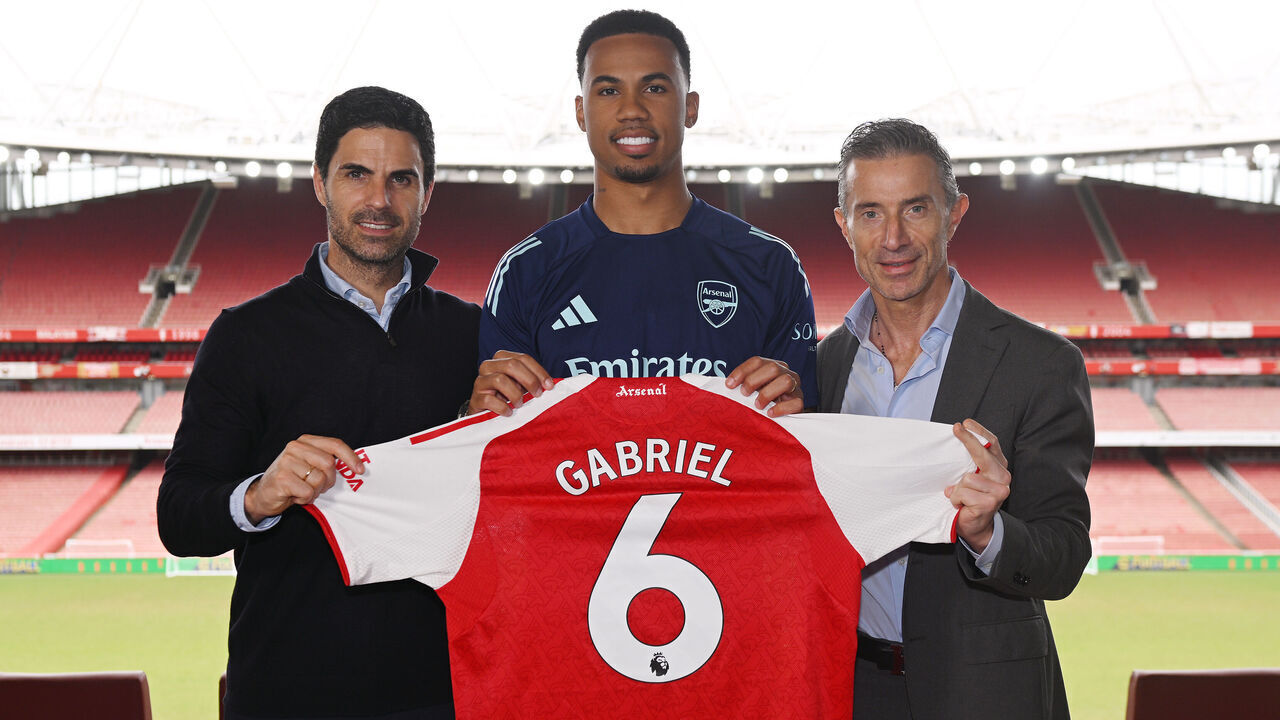 LONDON, ENGLAND - JUNE 06: Arsenal defender Gabriel Magalhaes with manager Mikel Arteta and Sporting Director Andrea Berta signs a new long-term contrect. Emirates Stadium on June 06, 2025 in London, England.