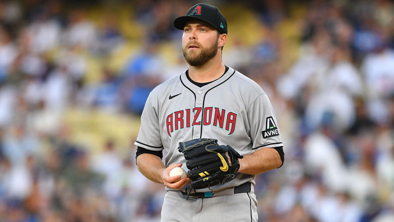 LOS ANGELES, CA - MAY 21: Arizona Diamondbacks pitcher Corbin Burnes (39) looks on during the MLB game between the Arizona Diamondbacks and the Los Angeles Dodgers on May 21, 2025 at Dodger Stadium in Los Angeles, CA.