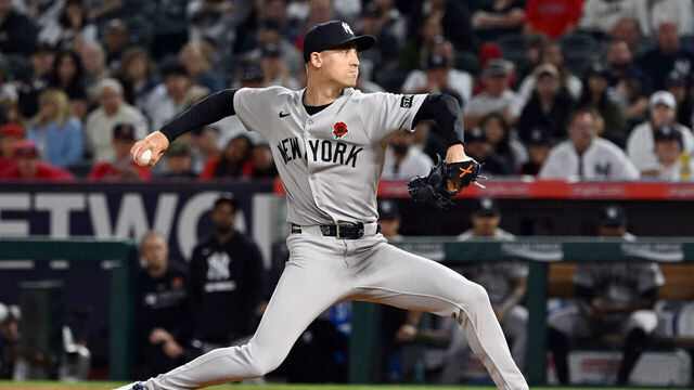ANAHEIM, CA - MAY 26: New York Yankees pitcher Luke Weaver (30) pitching during an MLB baseball game against the Los Angeles Angels played on May 26, 2025 at Angel Stadium in Anaheim, CA.