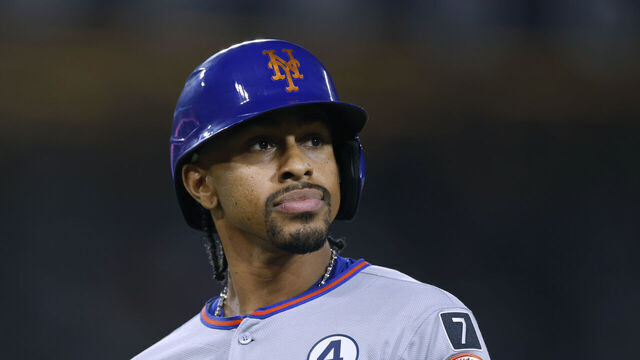 LOS ANGELES, CALIFORNIA - JUNE 02: Francisco Lindor #12 of the New York Mets reacts to his fly ball out during the seventh inning in a 4-3 win over the Los Angeles Dodgers at Dodger Stadium on June 02, 2025 in Los Angeles, California.