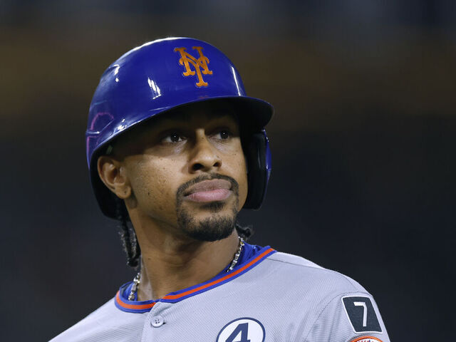 LOS ANGELES, CALIFORNIA - JUNE 02: Francisco Lindor #12 of the New York Mets reacts to his fly ball out during the seventh inning in a 4-3 win over the Los Angeles Dodgers at Dodger Stadium on June 02, 2025 in Los Angeles, California.