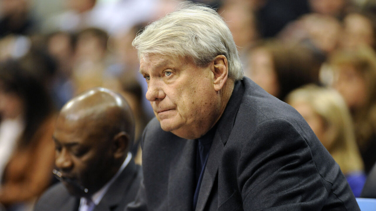 February 03, 2010: Golden State coach Don Nelson during an NBA game between the Golden State Warriors and the Dallas Mavericks at the American Airlines Center in Dallas, TX