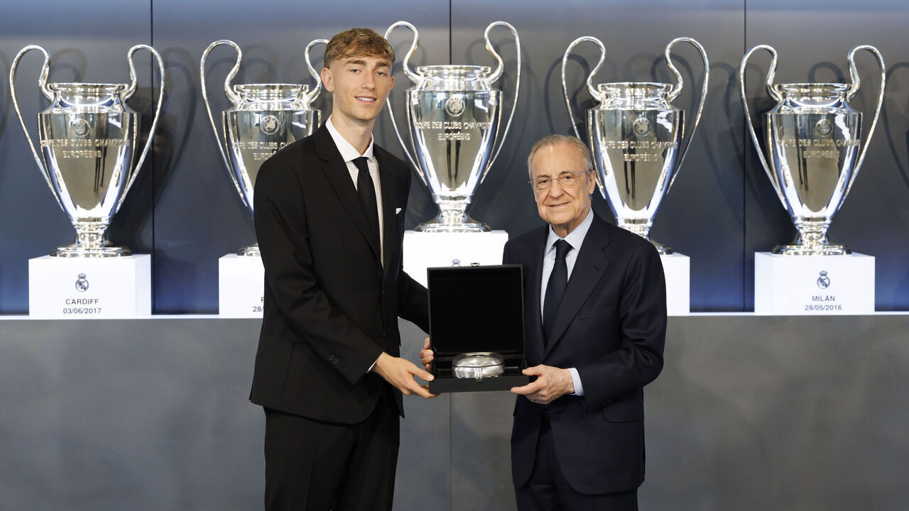 MADRID, SPAIN - JUNE 10: Dean Huijsen, new player of Real Madrid, poses with Florentino Pérez as they celebrate Huijsen's signing at Valdebebas training ground on June 10, 2025 in Madrid, Spain.