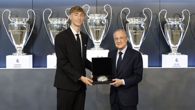 MADRID, SPAIN - JUNE 10: Dean Huijsen, new player of Real Madrid, poses with Florentino Pérez as they celebrate Huijsen's signing at Valdebebas training ground on June 10, 2025 in Madrid, Spain.