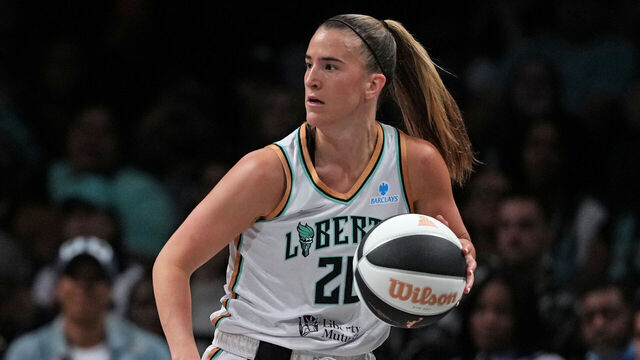 BROOKLYN, NY - JUNE 10: Sabrina Ionescu #20 of the New York Liberty drives to the basket during the game against the Chicago Sky during a WNBA game on June 10, 2025 at Barclays Center Arena in Brooklyn, New York. Mandatory Copyright Notice: Copyright 2025 NBAE