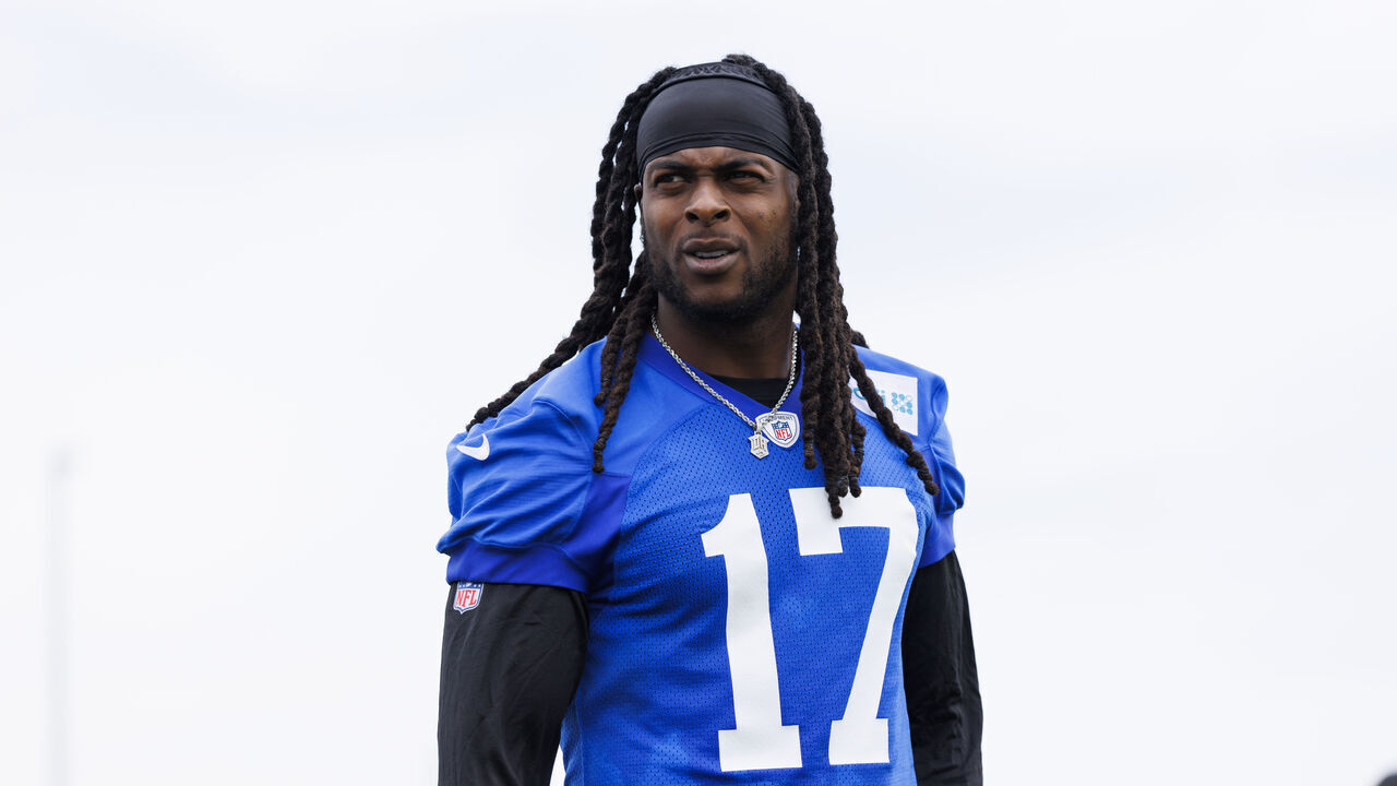 WOODLAND HILLS, CALIFORNIA - MAY 28: Davante Adams #17 of the Los Angeles Rams walks off the field during an OTA offseason workout on May 28, 2025 in Woodland Hills, California.