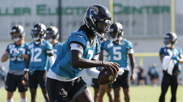 JACKSONVILLE, FL - JUNE 11: Jacksonville Jaguars wide receiver Brian Thomas Jr. (7) catches a pass during a drill during the Jacksonville Jaguars Minicamp on June 11, 2025 at the Miller Electric Center in Jacksonville, Fl.