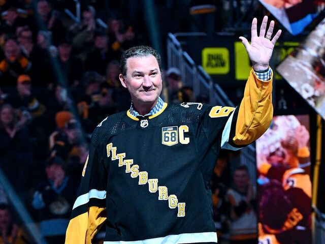 PITTSBURGH, PA - FEBRUARY 18: Mario Lemieux waves during Jaromir Jagr's jersey retirement ceremony before the game between the Pittsburgh Penguins and the Los Angeles Kingsat PPG PAINTS Arena on February 18, 2024 in Pittsburgh, Pennsylvania.