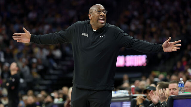SACRAMENTO, CALIFORNIA - DECEMBER 19: Sacramento Kings head coach Mike Brown reacts towards his bench during their game against the Los Angeles Lakers in the first half at Golden 1 Center on December 19, 2024 in Sacramento, California. NOTE TO USER: User expressly acknowledges and agrees that, by downloading and/or using this photograph, user is consenting to the terms and conditions of the Getty Images License Agreement.