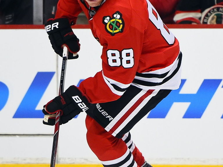 Blackhawks' Kane records 500th career point