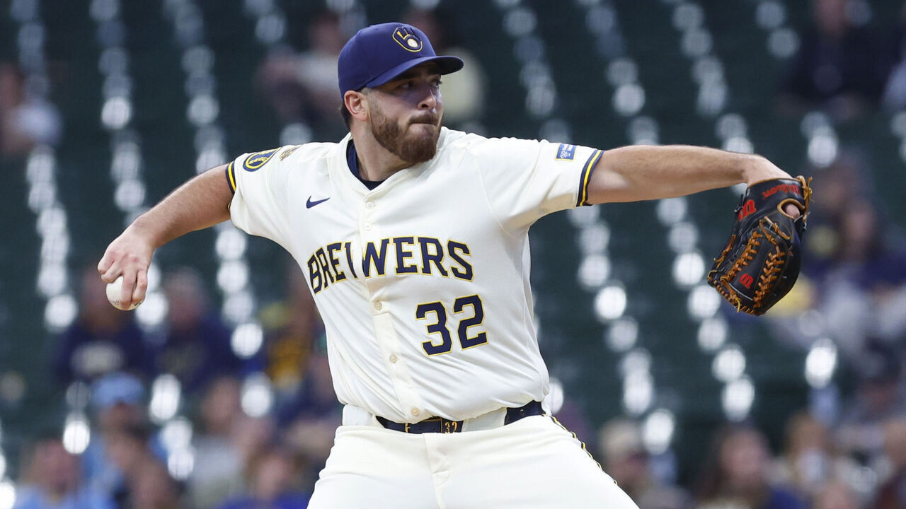 MILWAUKEE, WI - JUNE 09: Milwaukee Brewers pitcher Aaron Civale (32) throws during a game between the Milwaukee Brewers and the Atlanta Braves on June 9, 2025 at American Family Field in Milwaukee, WI.