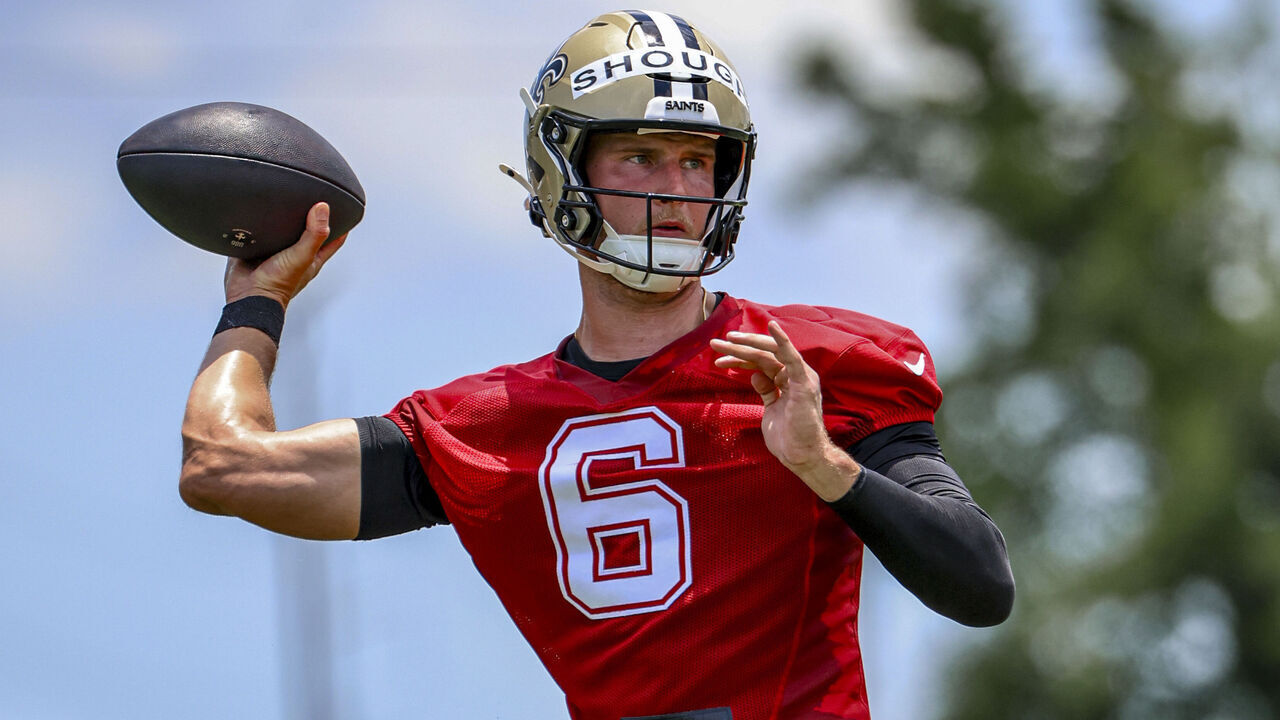 METAIRIE, LOUISIANA - JUNE 11: Tyler Shough #6 of the New Orleans Saints throws during a mandatory minicamp practice session at the Ochsner Sports Performance Center on June 11, 2025 in Metairie, Louisiana.