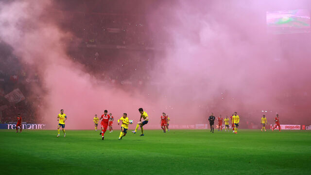 TOLUCA, MEXICO - MAY 25: General view as the smoke of red flares fill the stadium during the Torneo Clausura 2025 Liga MX Final second leg match between Toluca and Club America at Nemesio Diez Stadium on May 25, 2025 in Toluca, Mexico.
