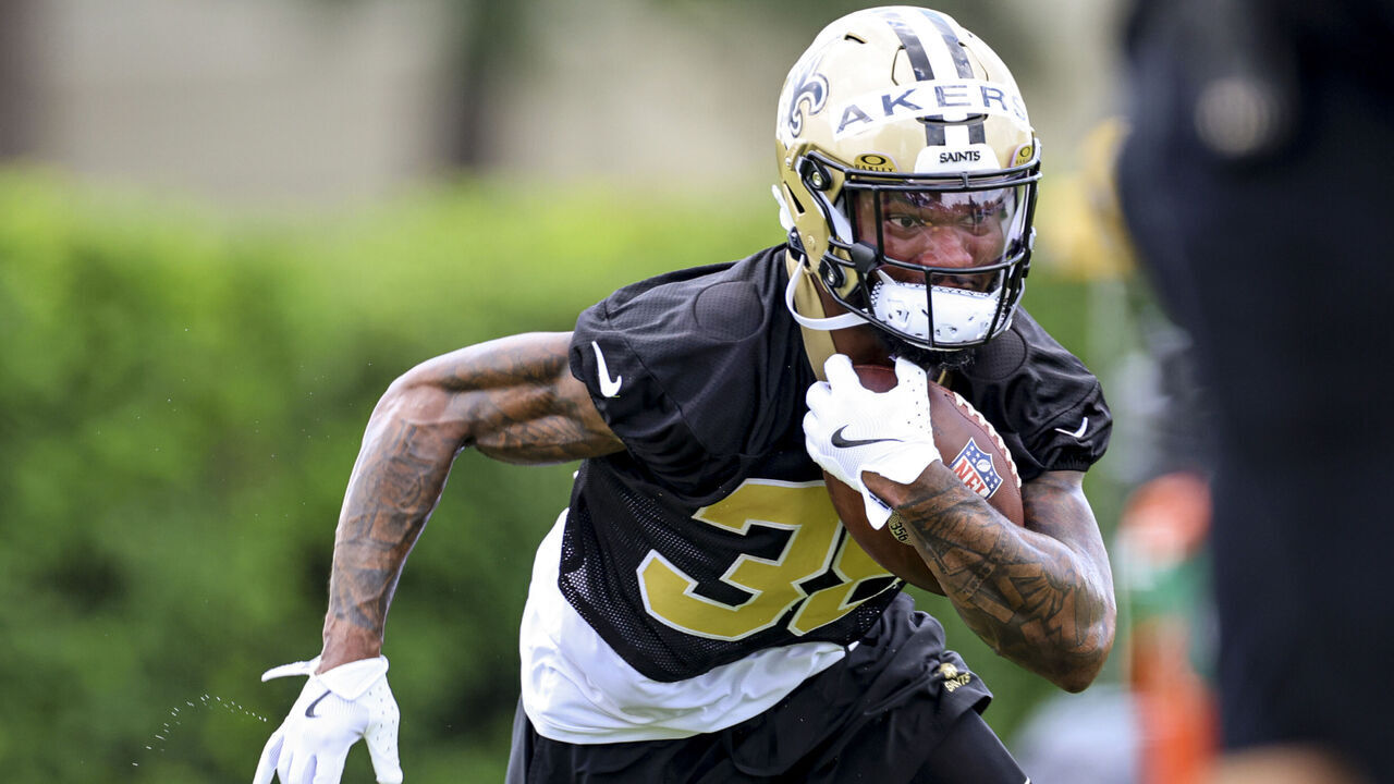 METAIRIE, LOUISIANA - JUNE 10: Cam Akers #38 tries out for the New Orleans Saints during a madatory minicamp practice session at the Ochsner Sports Performance Center on June 10, 2025 in Metairie, Louisiana.