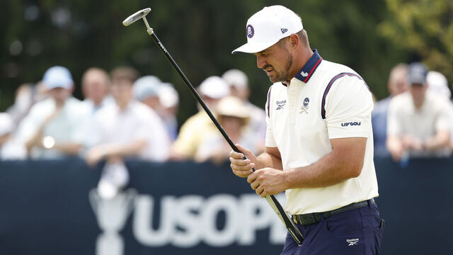 OAKMONT, PENNSYLVANIA - JUNE 13: Bryson DeChambeau of the United States warms up on the putting green during the second round of the 125th U.S. OPEN at Oakmont Country Club on June 13, 2025 in Oakmont, Pennsylvania.
