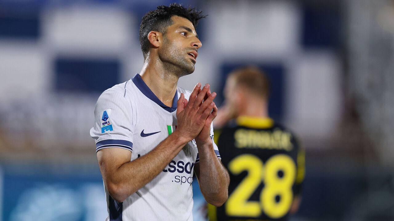 COMO, ITALY - MAY 23: Mehdi Taremi of FC Internazionale looks dejected during the Serie A match between Como and FC Internazionale at Stadio G. Sinigaglia on May 23, 2025 in Como, Italy.
