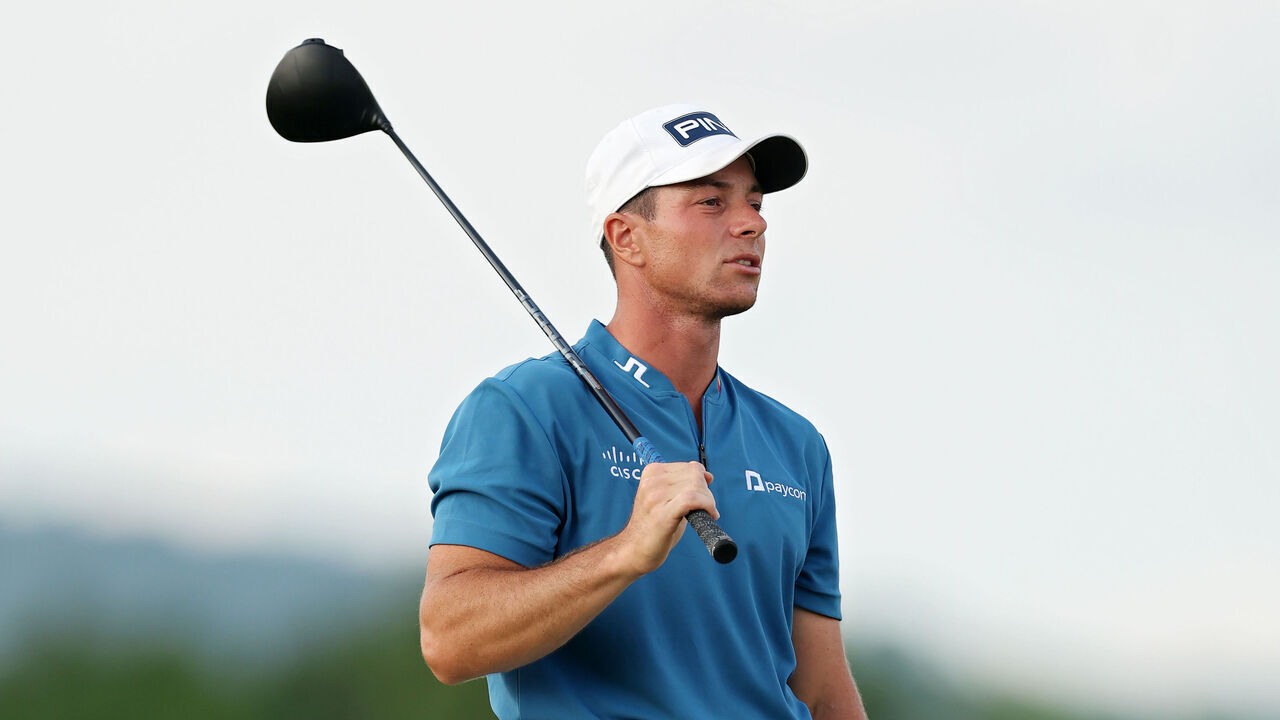 OAKMONT, PENNSYLVANIA - JUNE 14: Viktor Hovland of Norway watches his shot from the 18th tee during the third round of the 125th U.S. OPEN at Oakmont Country Club on June 14, 2025 in Oakmont, Pennsylvania.